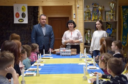 ВОЛИНЬ. Майстер-клас з писанкарства для дітей військовослужбовців