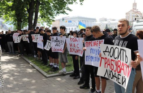 Будинок профспілок – обстоюємо свої трудові права і права профспілок. У Києві на майдані Незалежності відбулось масове зібрання, організоване ФПУ